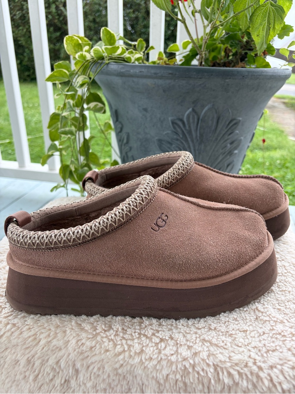 UGG Tazz II Slip-On Clog in Rocky Oak
